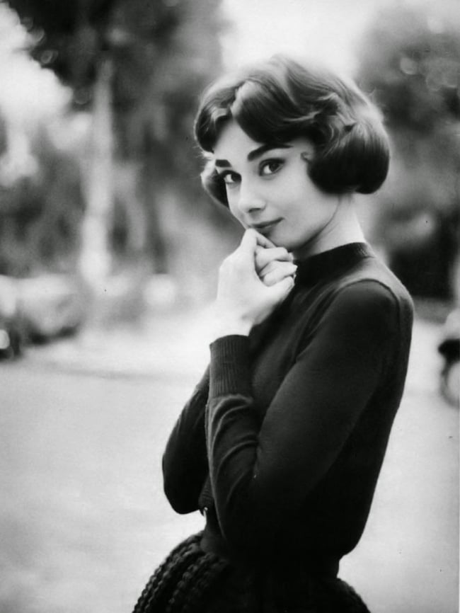 4566610-650-1448272448-AudreyHepburn1950s46