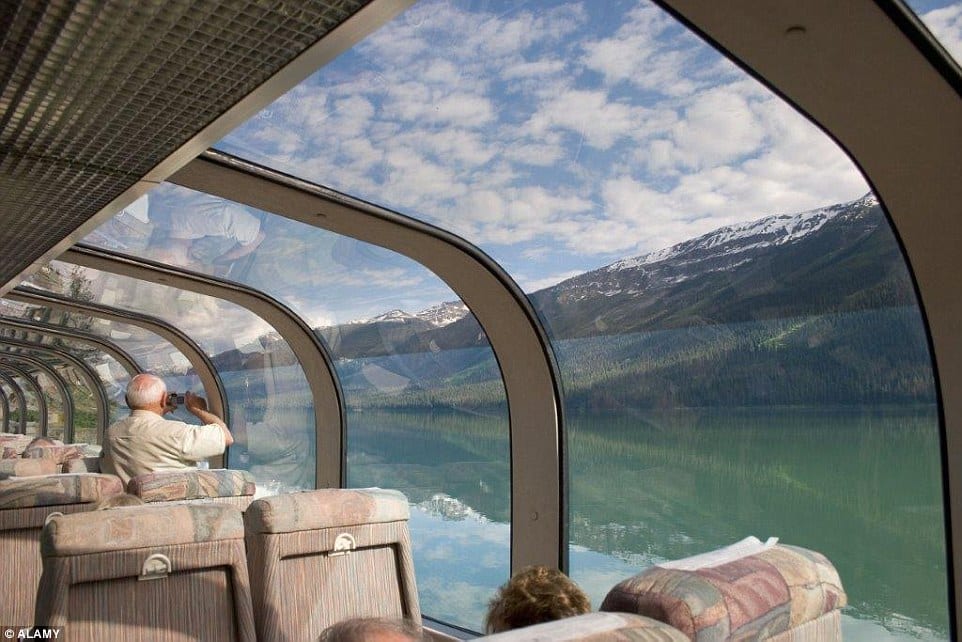 354D7FFA00000578-3642569-Holidaymakers_on_Canada_s_Rocky_Mountaineer_can_enjoy_gazing_ope-a-12_1465986207848