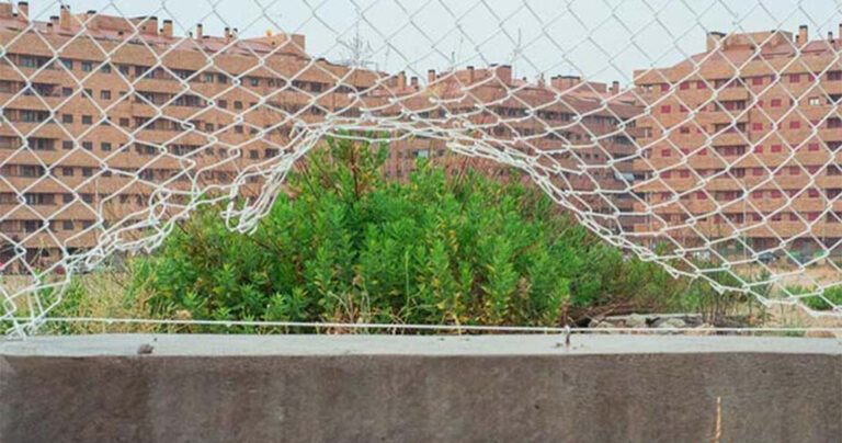 Φωτογράφος καταγράφει τις απίθανες συμπτώσεις που υπάρχουν παντού γύρω μας