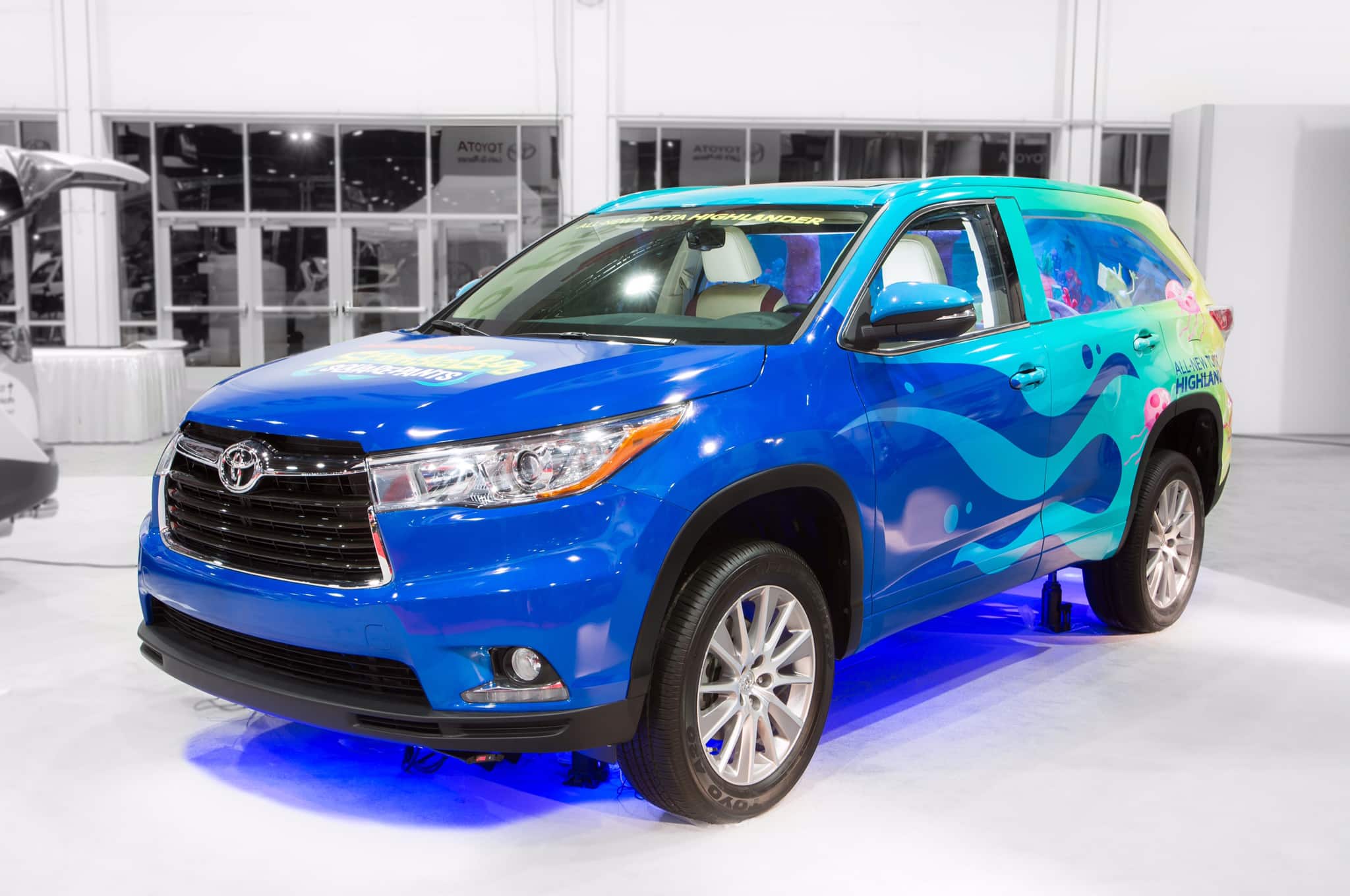 2014-Toyota-Highlander-SpongeBob-SquarePants-Tanked-Edition-front-three-quarter