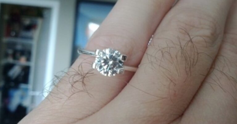 19 πράγματα που μόνο οι γυναίκες με πολλή τριχοφυΐα μπορούν να καταλάβουν