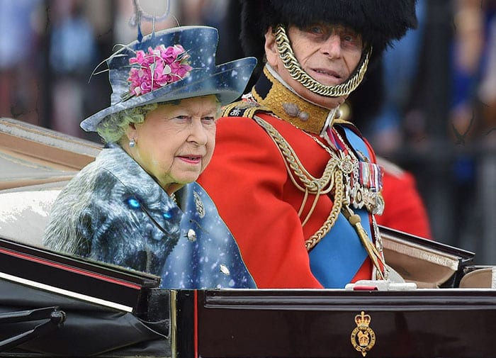 queen-elizabeth-green-screen-outfit-funny-photoshop-battle-12-575e9aef5ae43__700