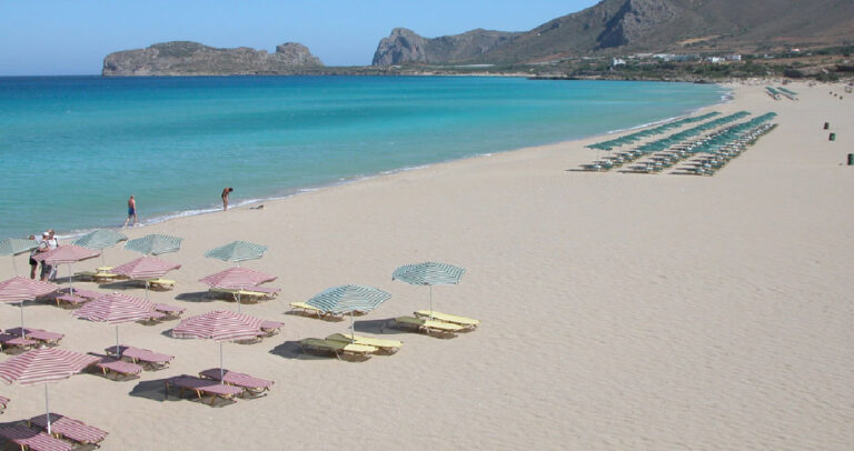 Φαλάσαρνα: Η μεγάλη ήρεμη τροπική παραλία που βρίσκεται στη δυτική ακτή της Κρήτης