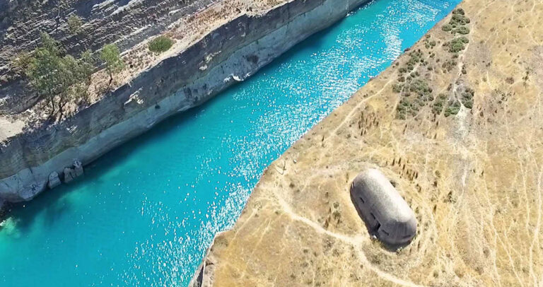 Τα σημάδια της Γερμανικής Κατοχής πάνω από τον Ισθμό της Κορίνθου μέσα από ένα εναέριο βίντεο.