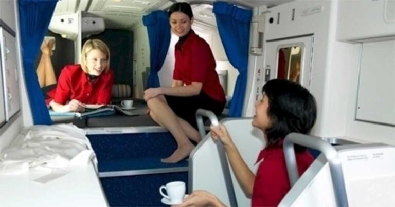 Αεροσυνοδός δημοσιεύει φωτογραφίες από το μυστικό δωμάτιο των αεροπλάνων.