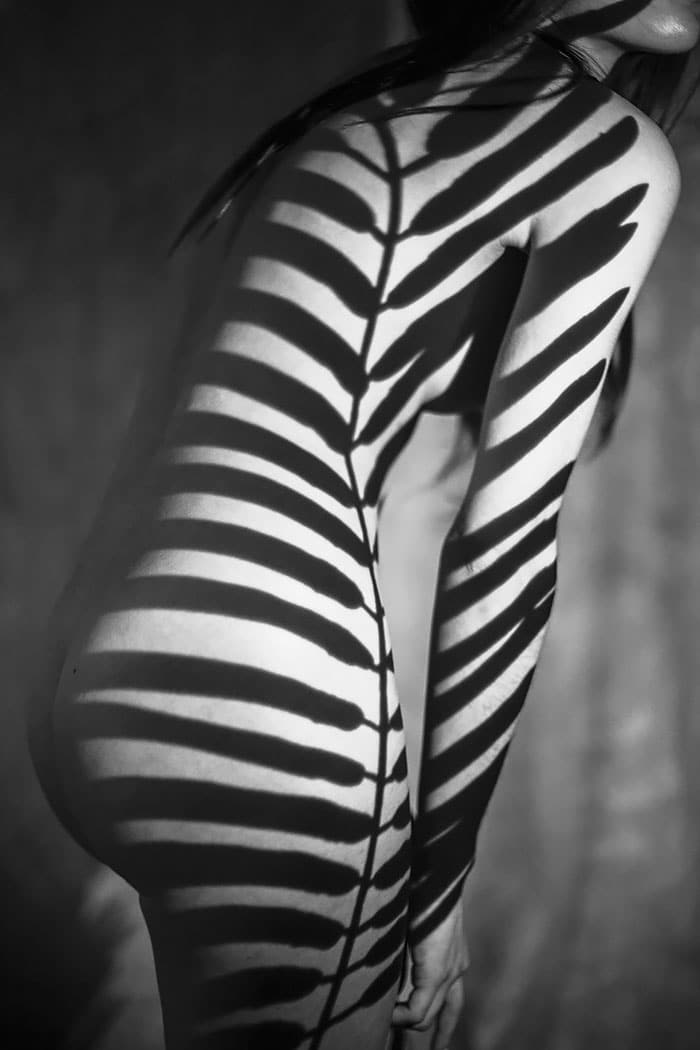 black-and-white-shadow-photography-emilio-jimenez-7-576bc8e7cbacf__700