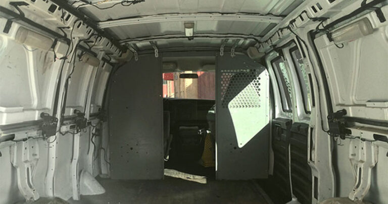 Αγόρασε ένα παλιό σκουριασμένο βαν και έφτιαξε κάτι εντυπωσιακό!