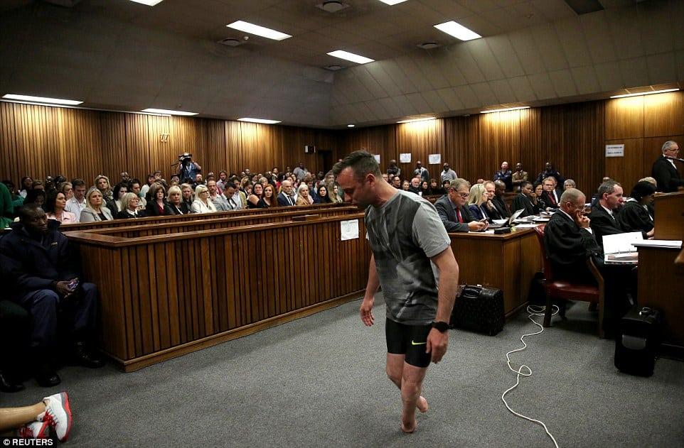 354D794C00000578-3642439-Humiliated_Oscar_Pistorius_teeters_pathetically_on_his_stumps_in-a-57_1465988014978