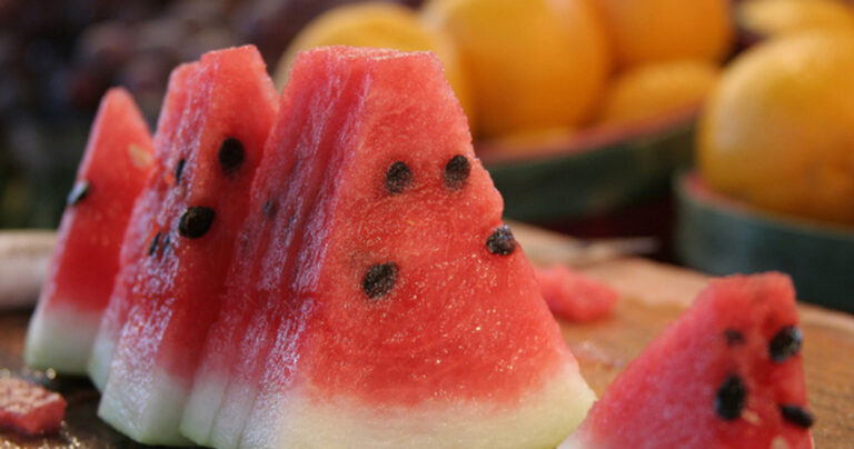 Δείτε γιατί δεν πρέπει να πετάτε τα κουκούτσια από το καρπούζι