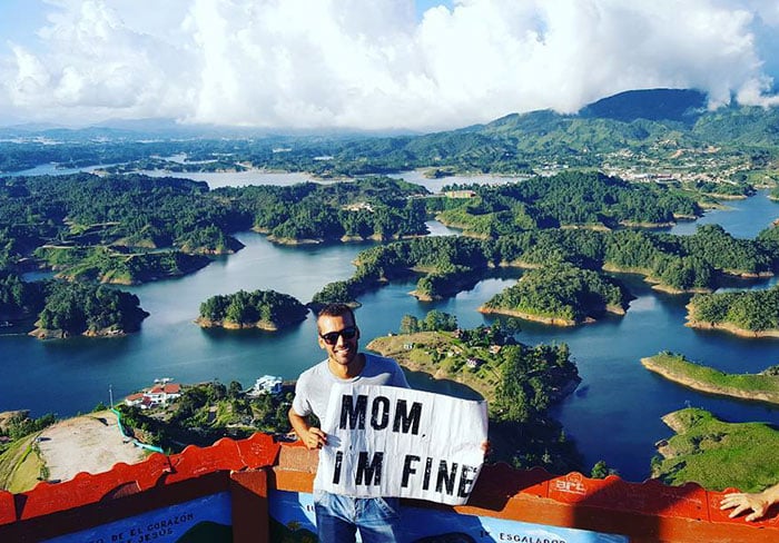 mom-im-fine-guy-travels-around-the-world-jonathan-quinonez-7