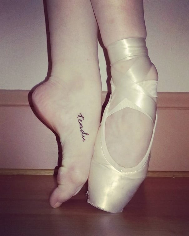 tiny-foot-tattoo-ideas-50-57512522f183b__605