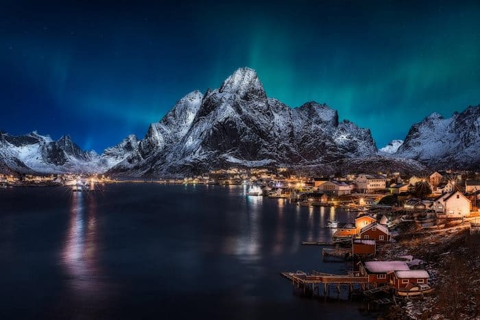 Σε αυτή τη πόλη της Νορβηγίας συμβαίνει κάτι μαγικό μόλις πέσει το σκοτάδι