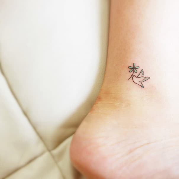 tiny-foot-tattoo-ideas-60-5751367a8b3c7__605