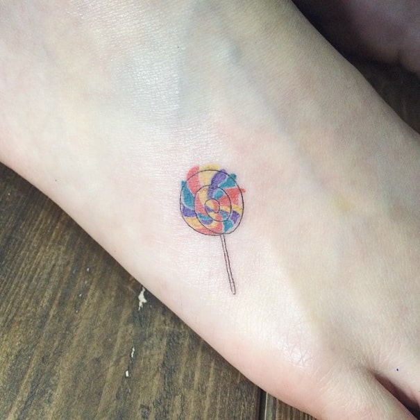 tiny-foot-tattoo-ideas-35-5750297eefde8__605