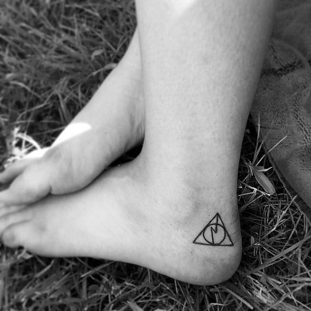tiny-foot-tattoo-ideas-94-57514ffe97788__605