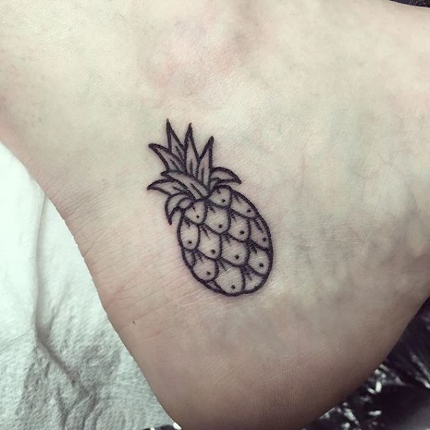 tiny-foot-tattoo-ideas-92-57514f323cfc3__605