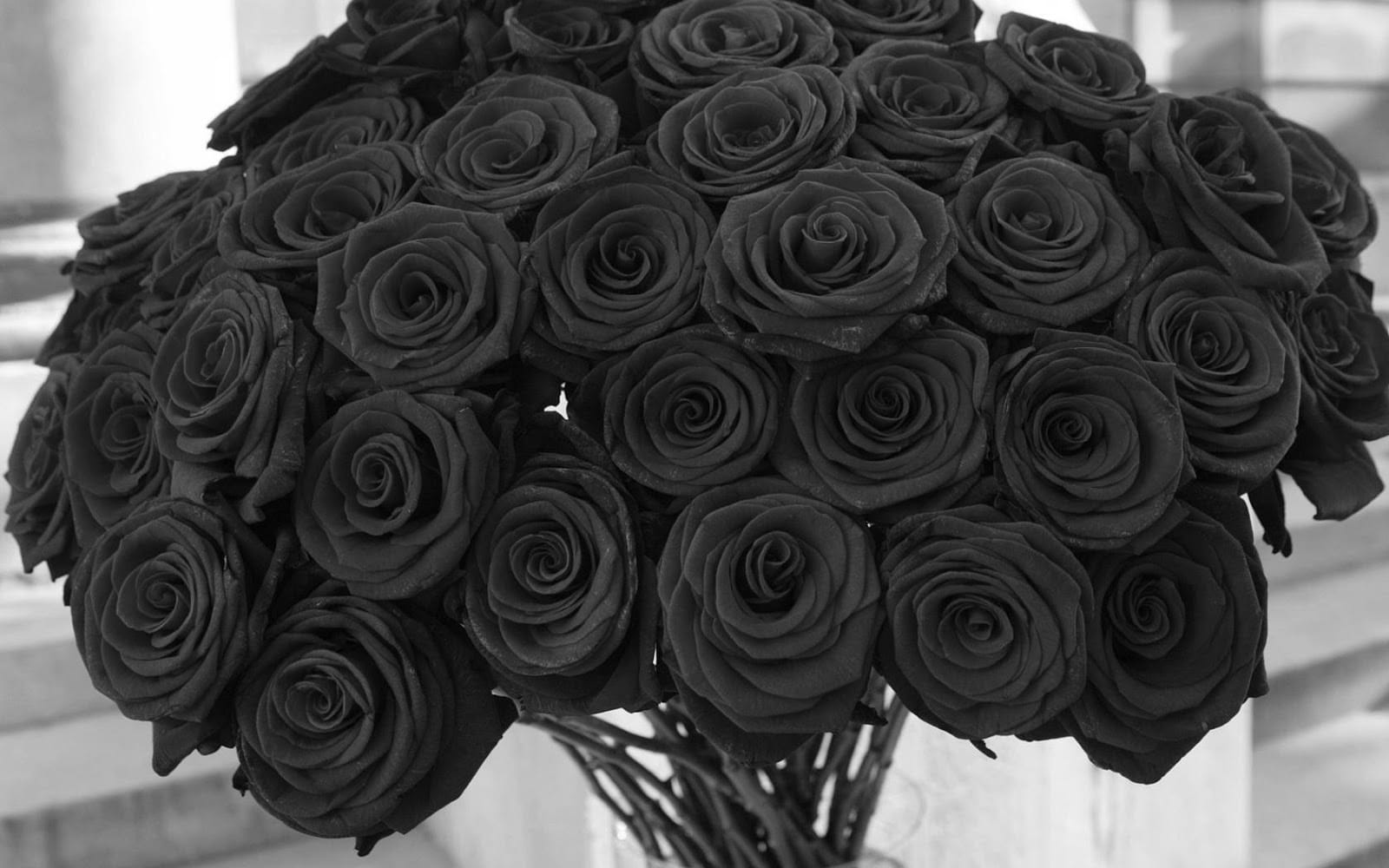 black-roses-bouquet