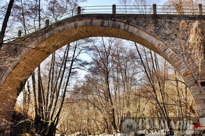 Το "χειροποίητο" ξωκλήσι που νομίζεις ότι βγήκε από παραμύθι στο Παρανέστι!