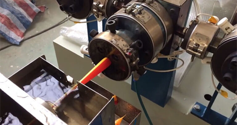 Πώς φτιάχνονται τα καλαμάκια;