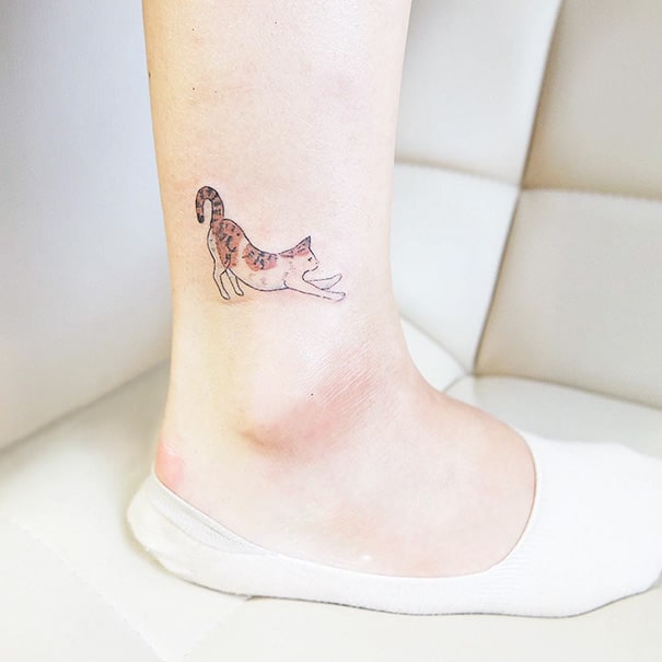 tiny-foot-tattoo-ideas-22-575015a44cde9__605
