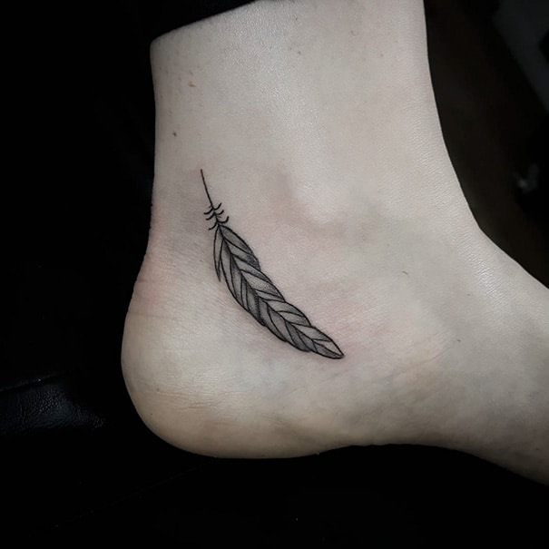 tiny-foot-tattoo-ideas-51-575125c400bf7__605
