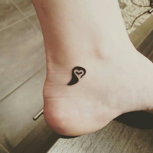 tiny-foot-tattoo-ideas-95-57515131ee10f__605