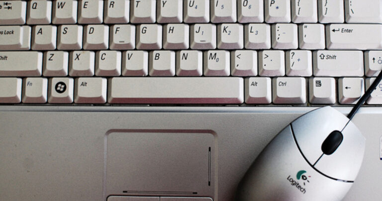 Τα γράμματα στο πληκτρολόγιο δεν είναι με αλφαβητική σειρά για ένα προφανή λόγο.