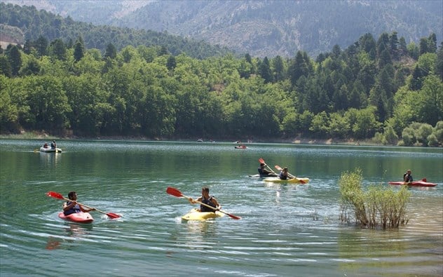 Λίμνη Τσιβλού: Το υπέροχο θαύμα της φύσης που δημιουργήθηκε από την καταστροφή δυο χωριών.
