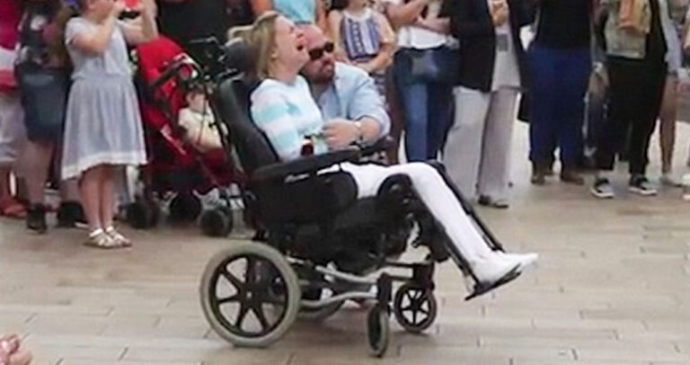 Χάρισε στην ανάπηρη σύζυγο του το πιο όμορφο δώρο για την επέτειο του γάμου τους