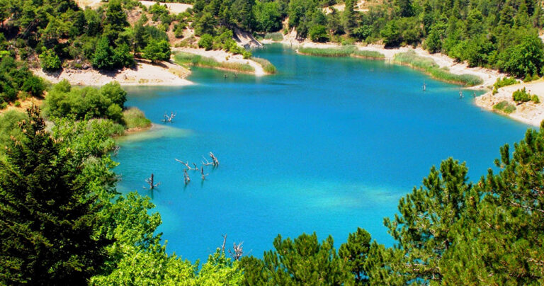 Λίμνη Τσιβλού: Το θαύμα της φύσης που δημιουργήθηκε από την καταστροφή δυο χωριών