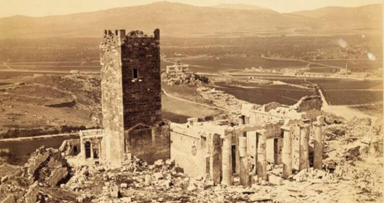 Ο χαμένος Πύργος της Ακρόπολης: Ο Ιερός Βράχος διαφορετικός από ό,τι είναι σήμερα.