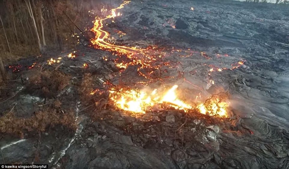 369136E100000578-3706285-The_aerial_video_shows_Kilauea_s_lava_engulfing_a_forest_on_it_s-m-28_1469411877201
