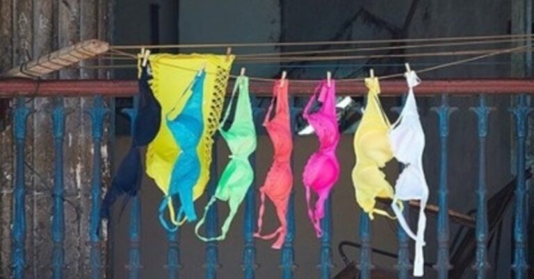 Γιατί οι γυναίκες πρέπει να αφήσουν τα σουτιέν τους, σύμφωνα με την επιστήμη.