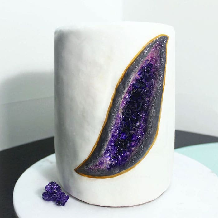 amethyst-geode-wedding-cake-trend-578343f27ffe7__700