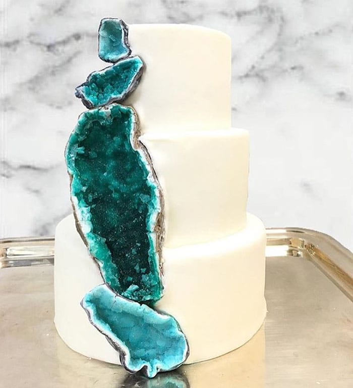amethyst-geode-wedding-cake-trend-578343fdd0a2b__700