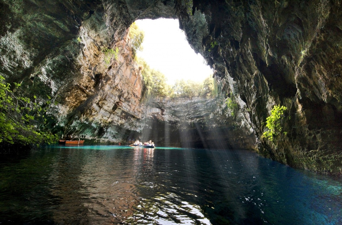 ajiotheata-ths-kefalonias-famous-melissani-lake-on-kefalonia-island-greece-162-4842