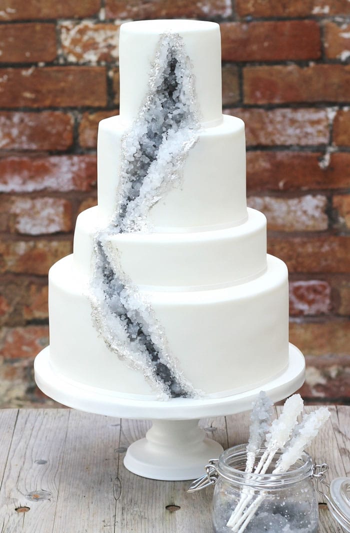 amethyst-geode-wedding-cake-trend-578346031ce0c__700