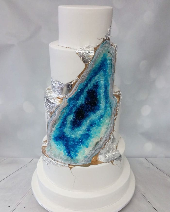 amethyst-geode-wedding-cake-trend-578343fbdbb5f__700