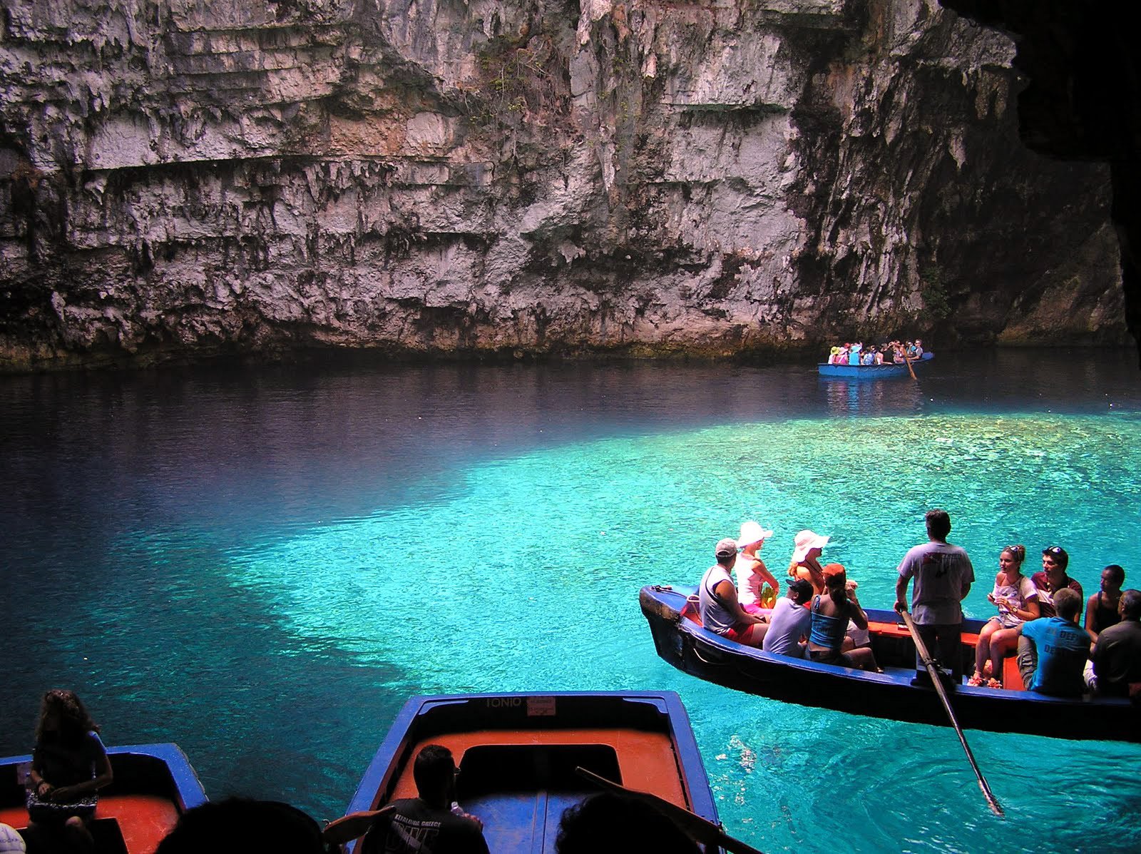 limnospilaio-melissani