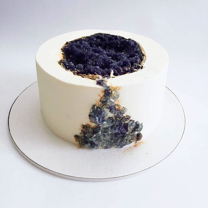 amethyst-geode-wedding-cake-trend-578343e9b3cdd__700