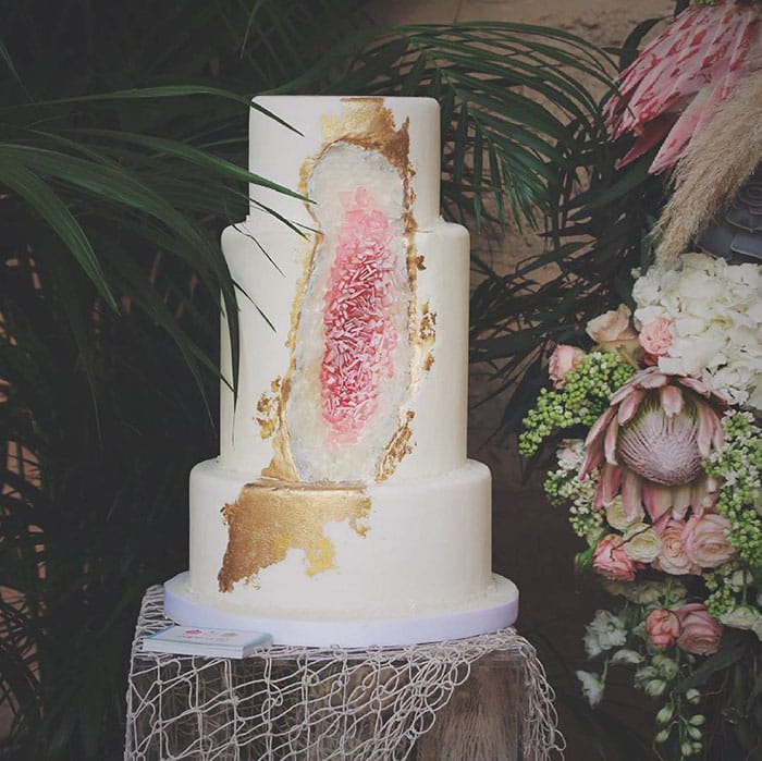 amethyst-geode-wedding-cake-trend-578343f4376d6__700