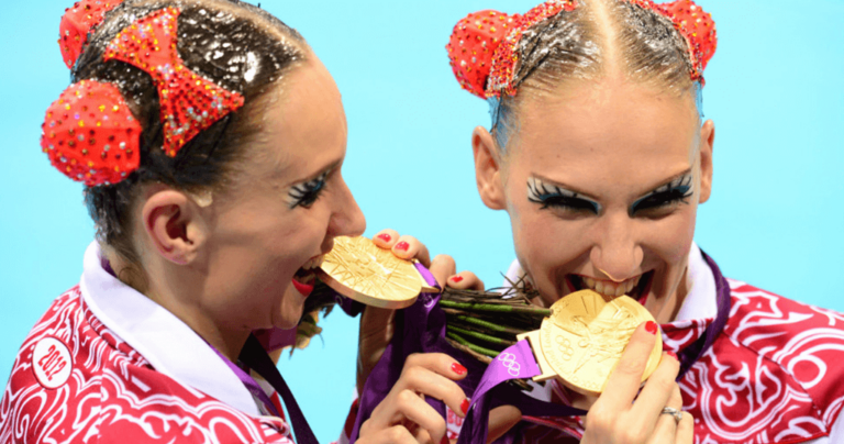 Γιατί οι Ολυμπιονίκες δαγκώνουν τα μετάλλιά τους;
