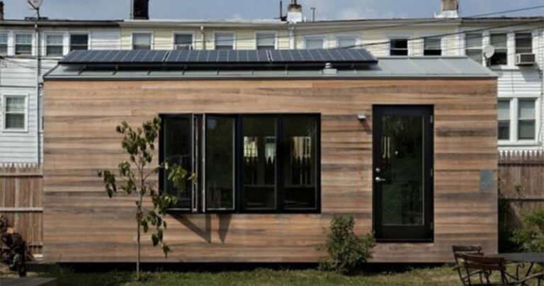 Αυτό το ξύλινο σπιτάκι φαίνεται πολύ μεγαλύτερο από μέσα