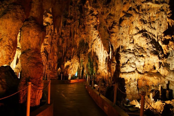 Το Σπήλαιο Πηγών Αγγίτη: Ένα μαγευτικό υπόγειο ποτάμι στη Δράμα