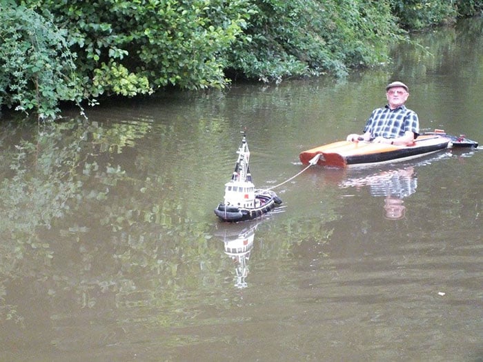 tiny-tug-boat-remote-controlled-mick-carroll-1-2