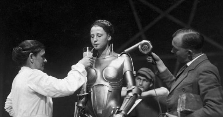 Μοναδικές «πίσω από τις κάμερες» φωτογραφίες κλασικών ταινιών