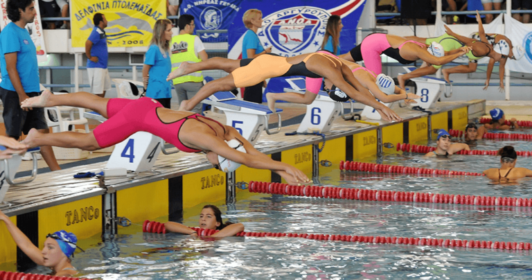 Μάθημα κολύμβησης στα ελληνικά σχολεία που είναι σε απόσταση έως και 25 χλμ από κολυμβητήρια.