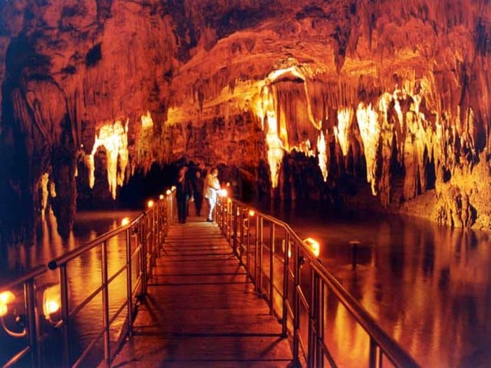 Το Σπήλαιο Πηγών Αγγίτη: Ένα μαγευτικό υπόγειο ποτάμι στη Δράμα