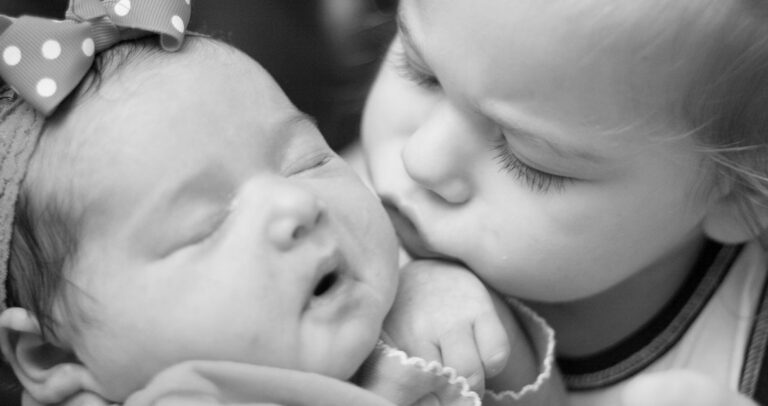 Ένα αδερφάκι. Το πιο σπουδαίο δώρο.