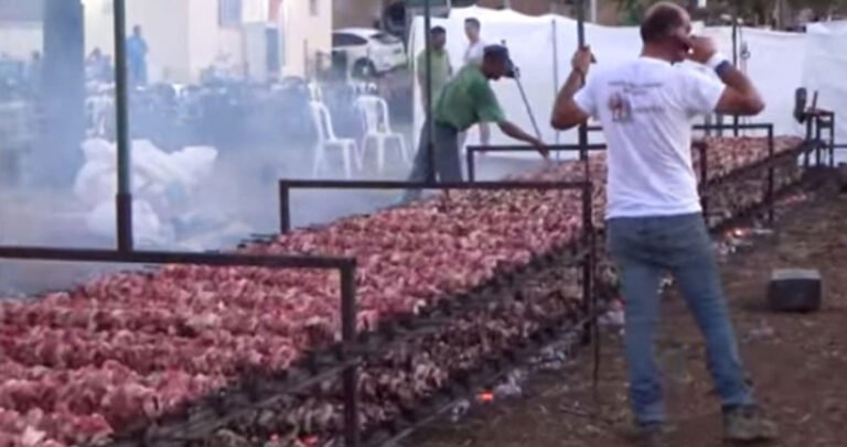 Η μεγαλύτερη ψησταριά του κόσμου βρίσκεται στην Ελλάδα!